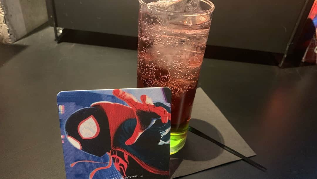  才原茉莉乃さんのインスタグラム写真 - ( 才原茉莉乃Instagram)「#spidermanintothespiderverse  コラボカフェ #cafemonochrome  さんへ！  #プラウラー ズ #カクテル 飲みました！  #spiderman #peterbparker  #marvel #marvelcomics  #マーベルさん #アメコミコーデ #アメコミ #カフェ #cafe #instafood  #instafashion #instalike #instagood #男装 #ジェンダーレス女子 #genderless」3月14日 22時47分 - saihara_0120