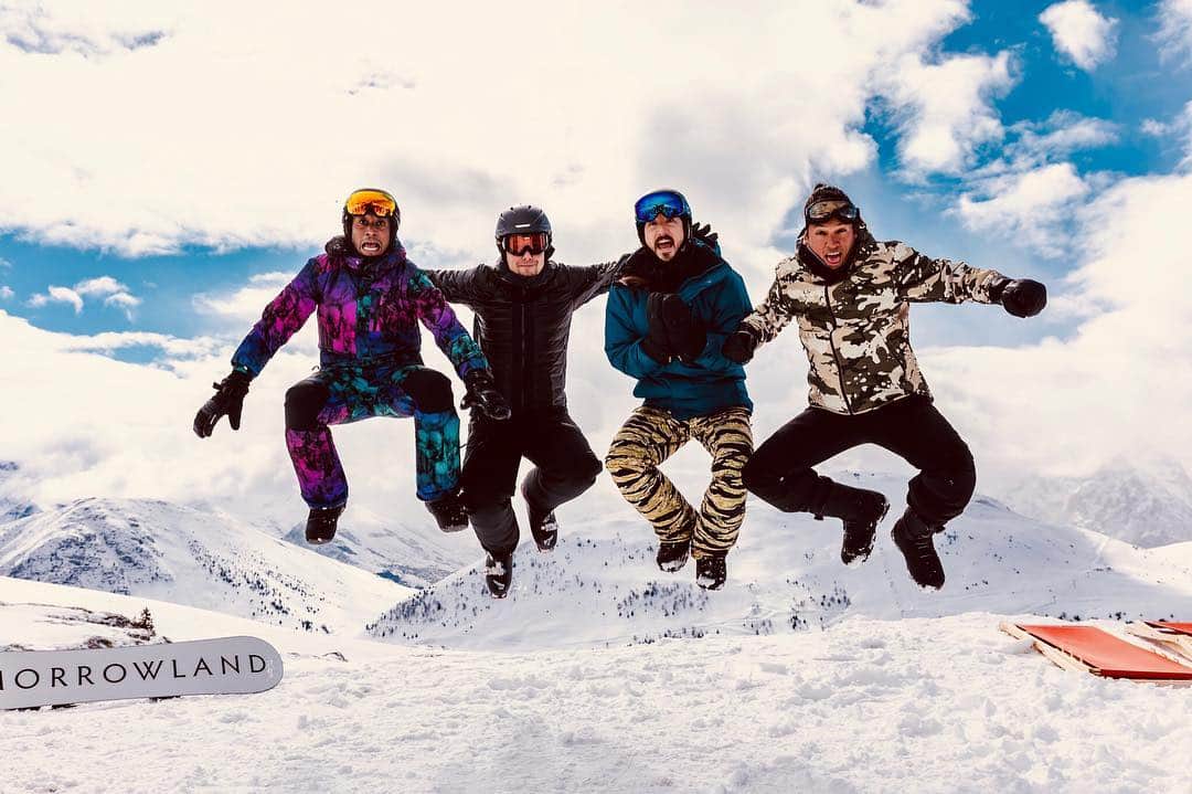 サネリー・ジェームズのインスタグラム：「🏔」
