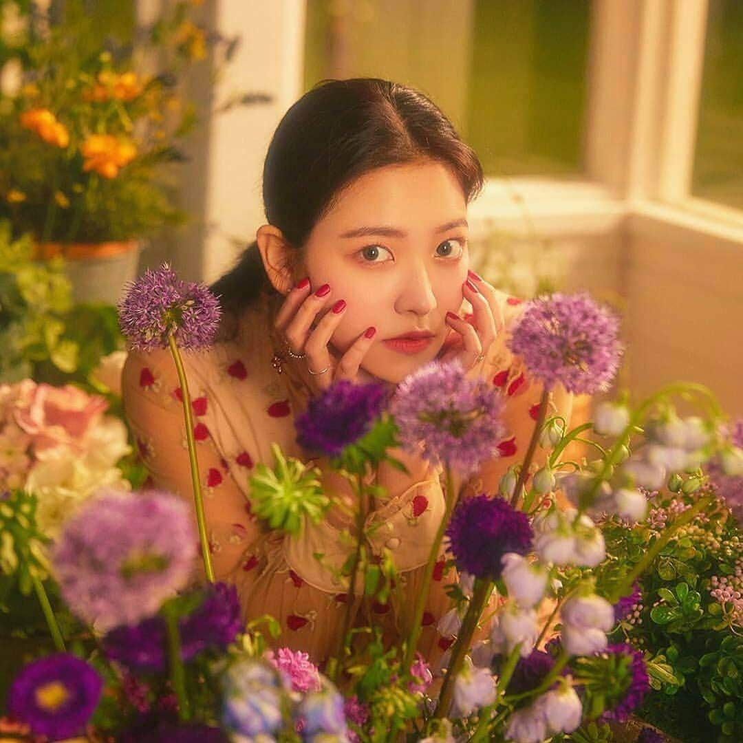 イェリさんのインスタグラム写真 - (イェリInstagram)「What is your opinion about Yeri's first song?😊 #REDVELVET #YERI #레드벨벳 #예리」3月14日 22時42分 - redvelvet_yeri