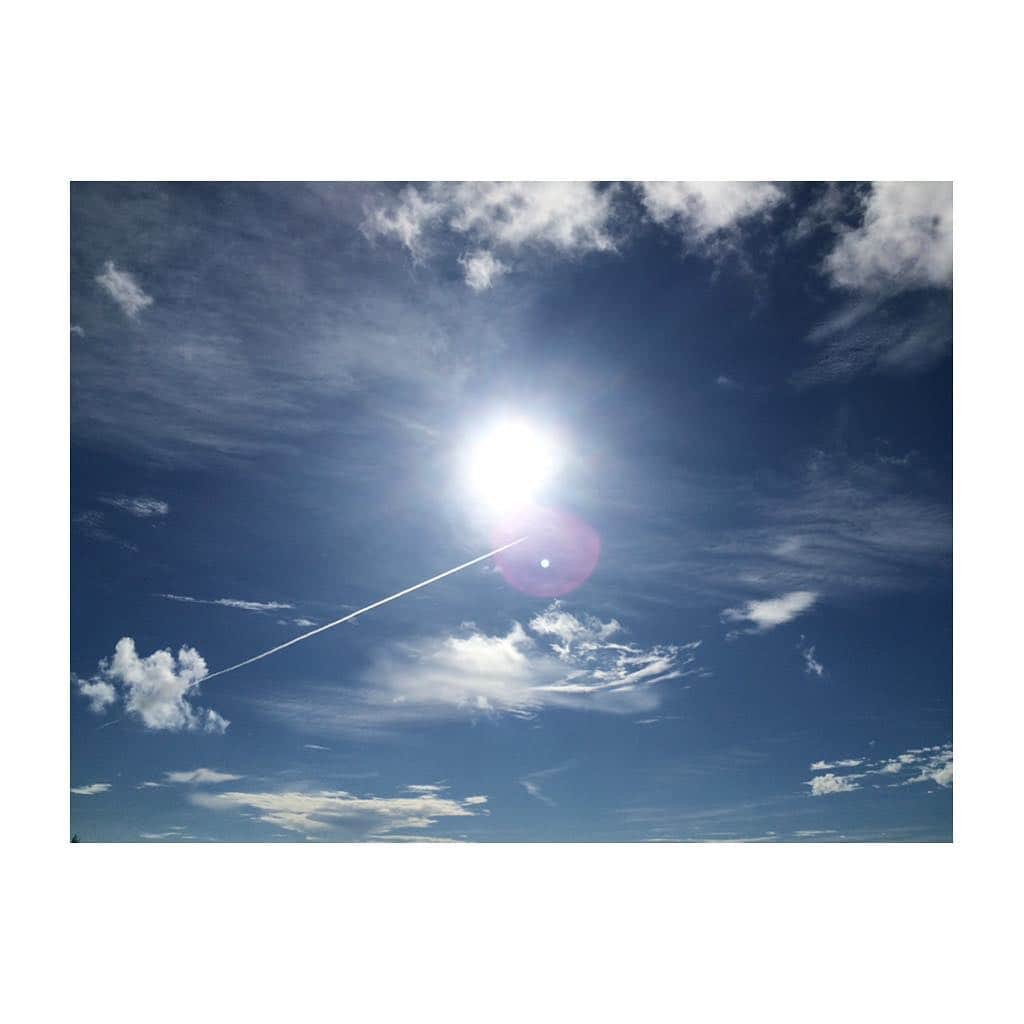 のインスタグラム：「悩む…🤔 #空#太陽」