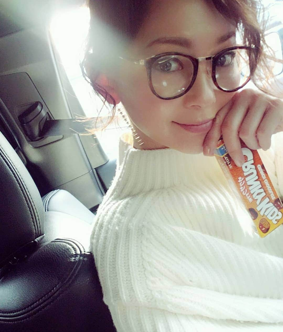 佐藤純さんのインスタグラム写真 - (佐藤純Instagram)「運転中のおやつ(笑)  クランキーチョコ🍫  これ大好き❤️ 今日は、ホワイトデー🍬  今年のバレンタインで7個もらった息子。  チャラ男、嬉しそうにお届けにいきました🏃❤ 時計は、お気に入りの @kronaby のメンズ用。  #運転 #クランキーチョコ #大好き #ホワイトデー #kronaby #クロナビー #腕時計 #時計 #ママ#ママモデル#モデル #mama #mamamodel #model」3月14日 22時46分 - junsatoidea