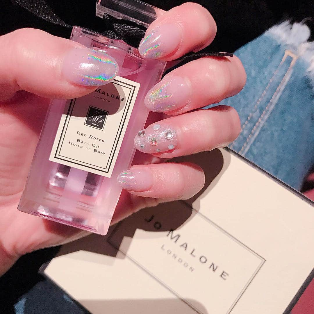 新部宏美さんのインスタグラム写真 - (新部宏美Instagram)「lovely white day🦄🌈💖💖💖💖💖 * * * #unicorn#unicornnails#🦄#ユニコーンネイル#ネイル#jomalone#バスオイル#redrose#レッドローズ#ジョーマローン#ホワイトデー#ぴろネイル」3月14日 23時03分 - piromin_1202