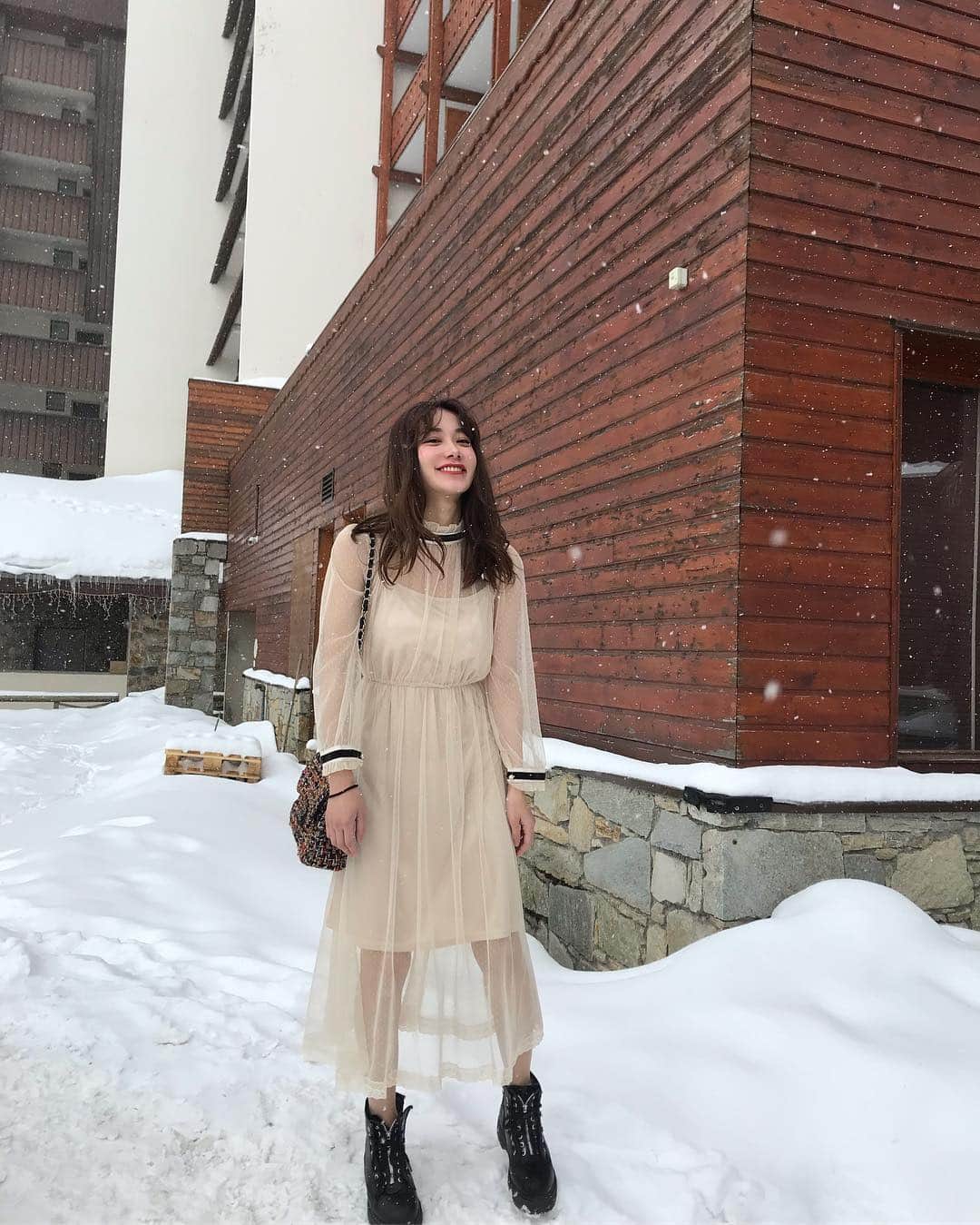 momonaさんのインスタグラム写真 - (momonaInstagram)「雪だぁ✨✨✨ #france #outfit #outfitoftheday #fashion #valmuer  #gardenbyvalmuer #valmuertravelcamp」3月14日 23時05分 - momona0517