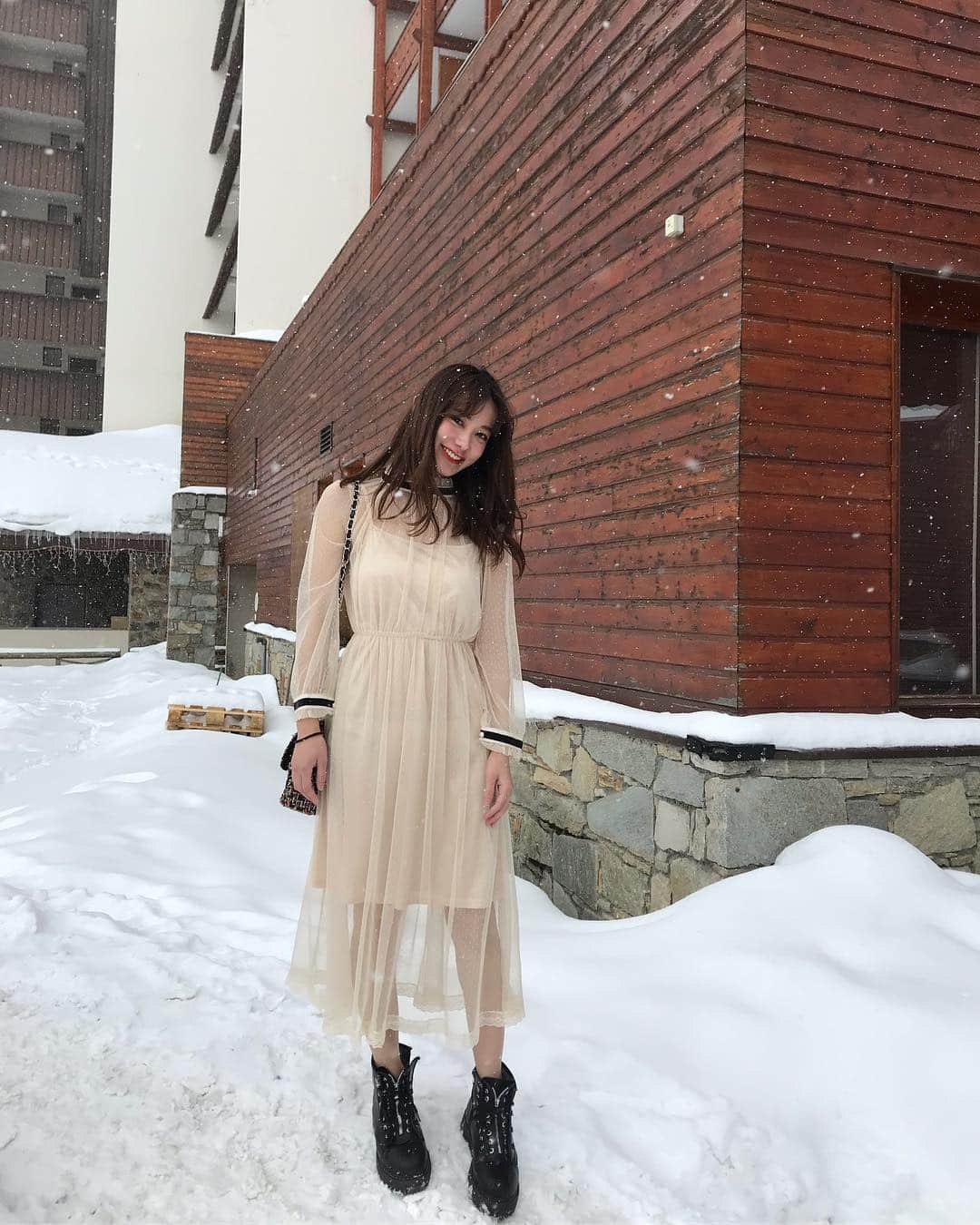 momonaさんのインスタグラム写真 - (momonaInstagram)「雪だぁ✨✨✨ #france #outfit #outfitoftheday #fashion #valmuer  #gardenbyvalmuer #valmuertravelcamp」3月14日 23時05分 - momona0517