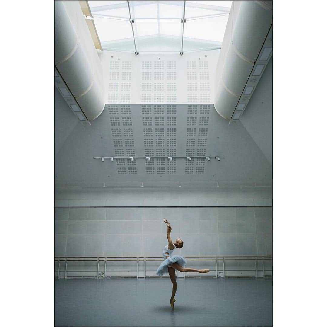 ballerina projectさんのインスタグラム写真 - (ballerina projectInstagram)「Iana Salenko at the Royal Opera House. #ballerina - @iana_salenko #royaloperahouse #coventgarden #london #ballerinaproject #ballerinaproject_ #ballet #dance #pointe #ianasalenko #balletstudio  The Ballerina Project book is now available for pre-order. Go to @ballerinaprojectbook for pre-order link and info. #ballerinaprojectbook Large format limited edition prints available for purchase at the link in our profile.」3月14日 23時04分 - ballerinaproject_