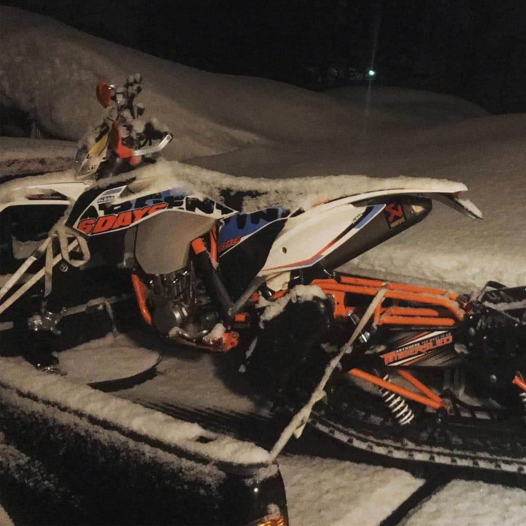 伊勢谷友介さんのインスタグラム写真 - (伊勢谷友介Instagram)「明日はこれに乗る。 #snowbike #snowmotorbike  #sunowmoto」3月14日 23時07分 - iseya_yusuke