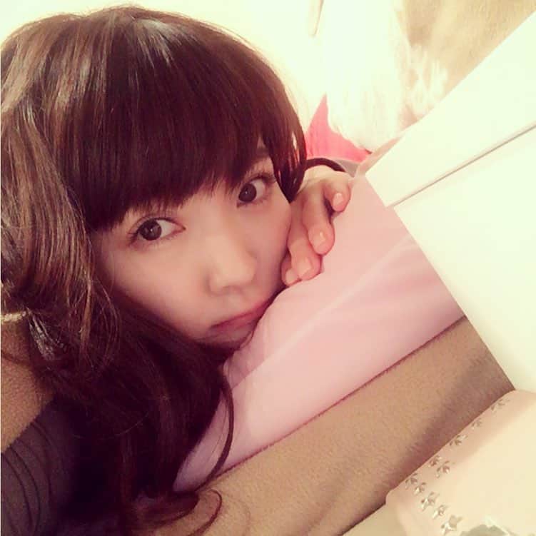 阿部桃子さんのインスタグラム写真 - (阿部桃子Instagram)「前髪切ろっかなぁ  #bangs #前髪」3月14日 23時17分 - abemomoko_official