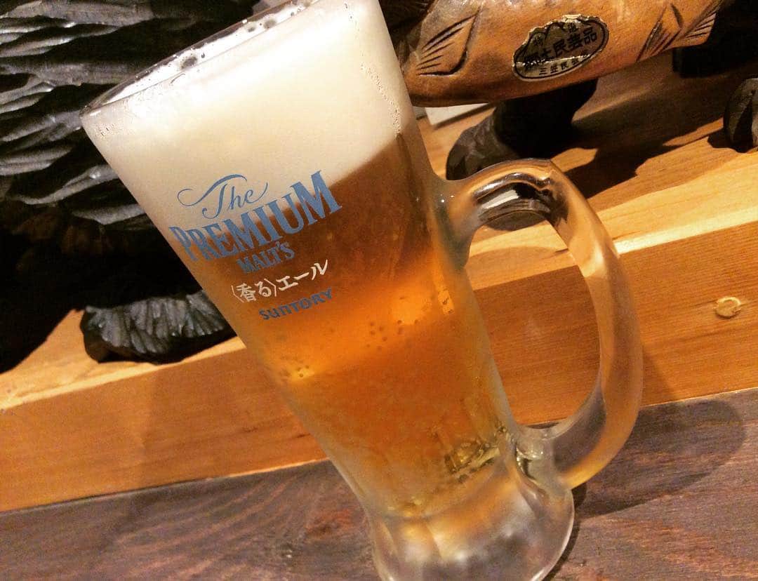 知床漁場姫路店のインスタグラム：「. 知床漁場の生ビールはプレミアムモルツです🍺🌈 冷えたグラスで美味しいプレモルを一気に味わって下さい😆💞 . #知床漁場 #姫路 #生ビール #プレミアムモルツ」