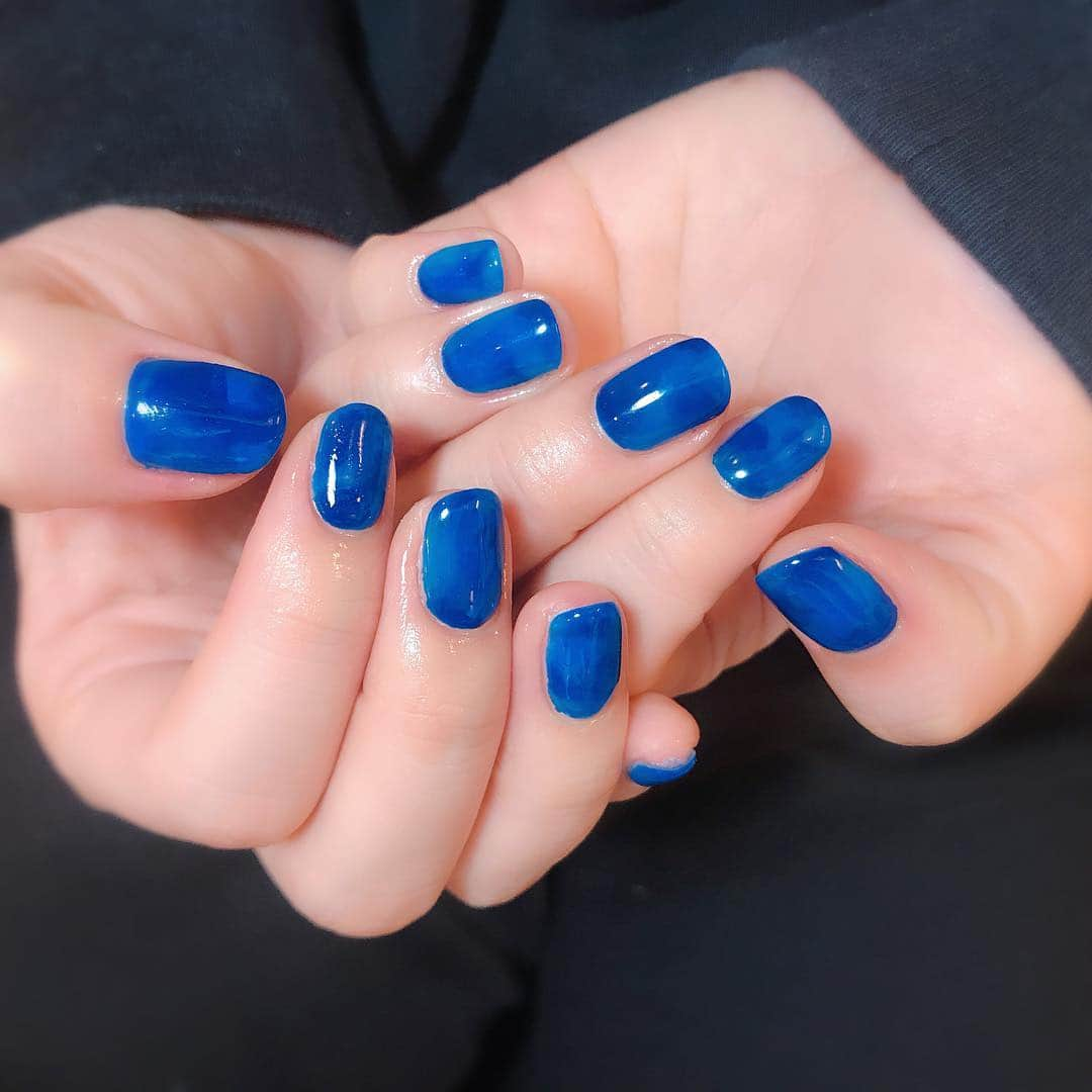 なかやまちえこさんのインスタグラム写真 - (なかやまちえこInstagram)「on blue. BONNE CHANCE施術 #nail #nails #nailart #ネイル #美甲 #ネイルアート  #clou #nagel #ongle #ongles #unghia #japanesenailart #manucure #네일 #젤네일 #네일아트 #네일리스트 #japanesenails #manicurist #gelnails #bluenails #licaxxx」3月14日 23時32分 - chiekonakayama