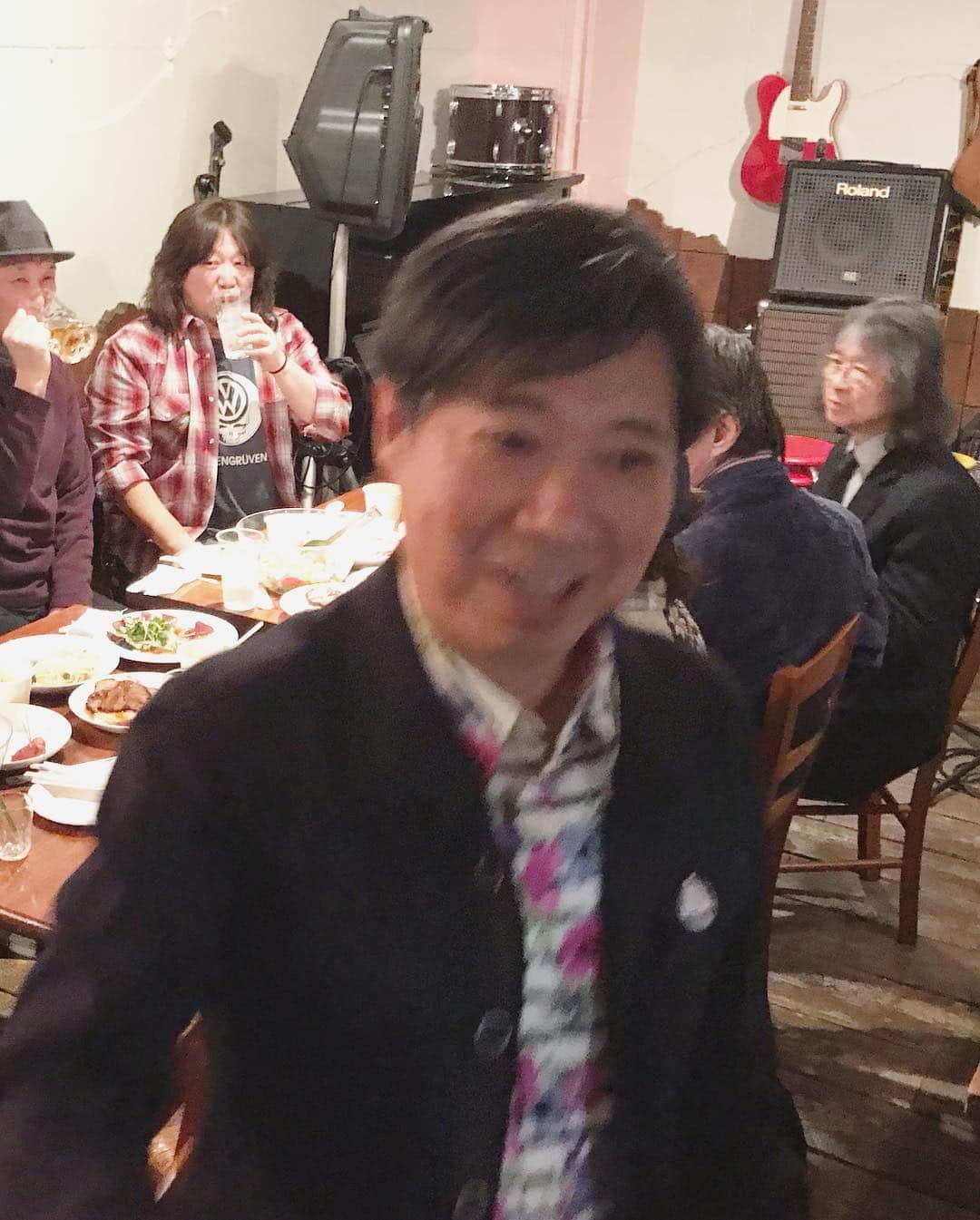 山田稔明さんのインスタグラム写真 - (山田稔明Instagram)「リハーサルからの杉真理さん誕生パーティー。祝デビュー40周年！ポップスの大先輩の背中を追いかけます。 #杉真理」3月14日 23時34分 - toshiakiyamada