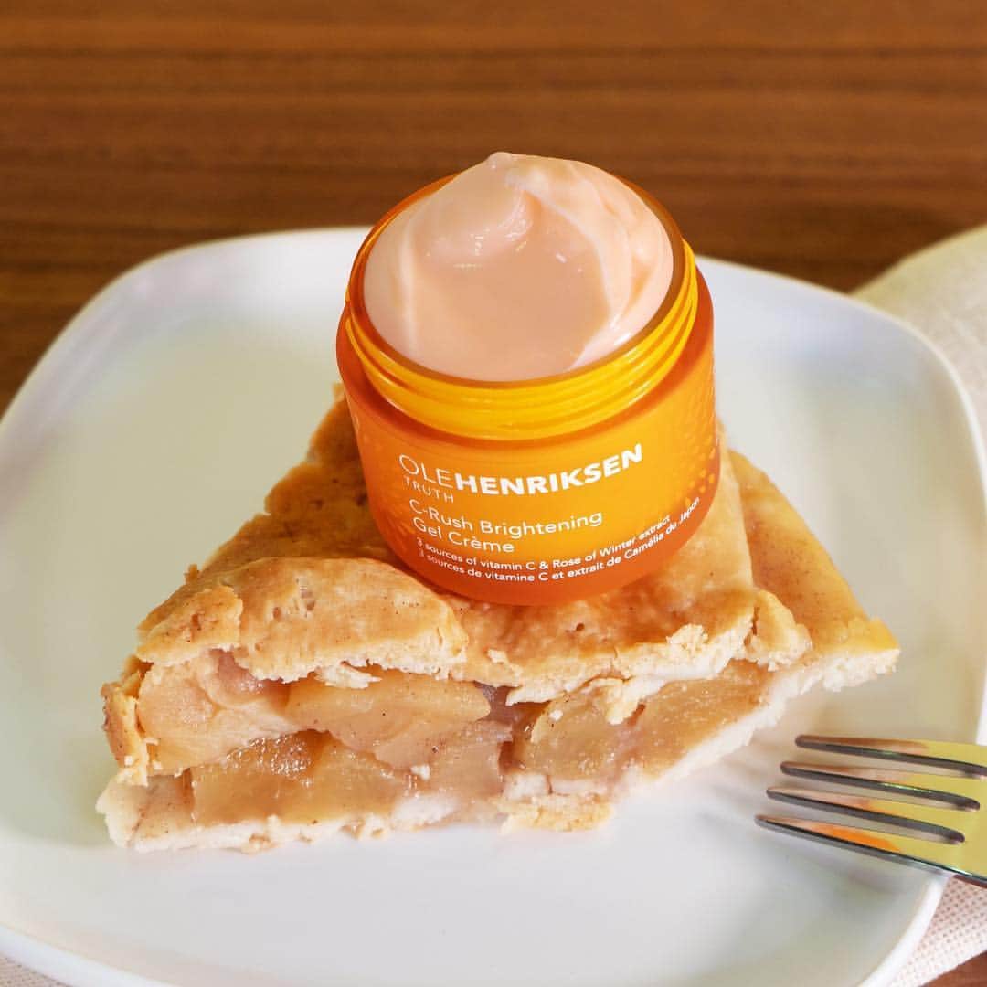 のインスタグラム：「Our kind of whipped crème (but please don’t eat it!). Happy #PiDay 🍰😋」