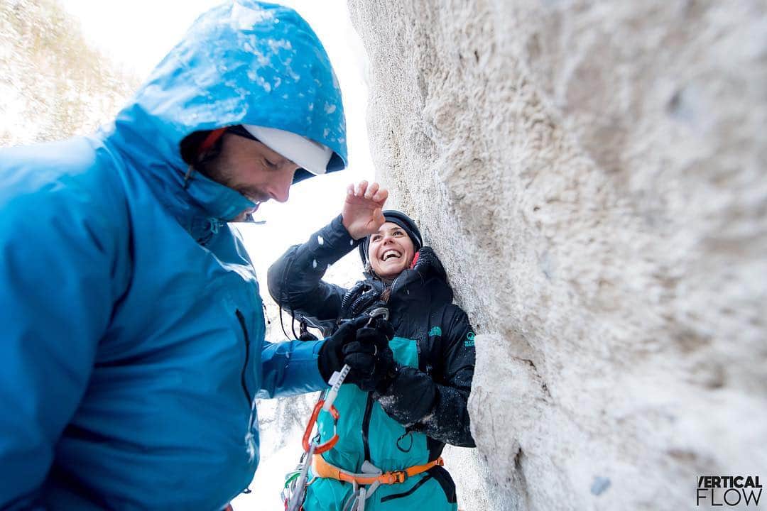 マチルド・ベセーラさんのインスタグラム写真 - (マチルド・ベセーラInstagram)「Quand un alpiniste/parapentiste pro, amoureux de l’outdoor, croise le chemin d’une compétitrice de haut niveau experte de l’indoor... ça fait des étincelles💥! Et un duo de choc 🤜🏻 @julienirilli 💪🏼 🖋 Récit d’une rencontre pas comme les autres à lire sur @planetgrimpe ➡️ lien dans ma bio! • 📸 @verticalflowphoto • @thenorthfaceuk | @arkose.climbing | @snap.climbing | @scarpafrance | @hondafrance | @cpa_performance」3月14日 23時39分 - mathildebecerra