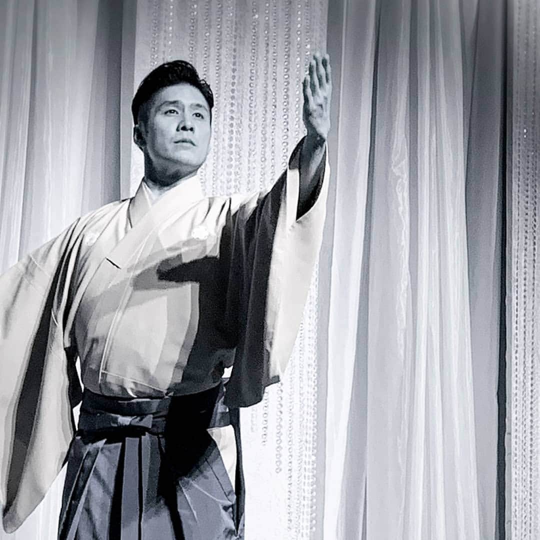 梅川壱ノ介（舞踊家）のインスタグラム：「今日の一枚。  #梅川壱ノ介 #日本舞踊 #着物」