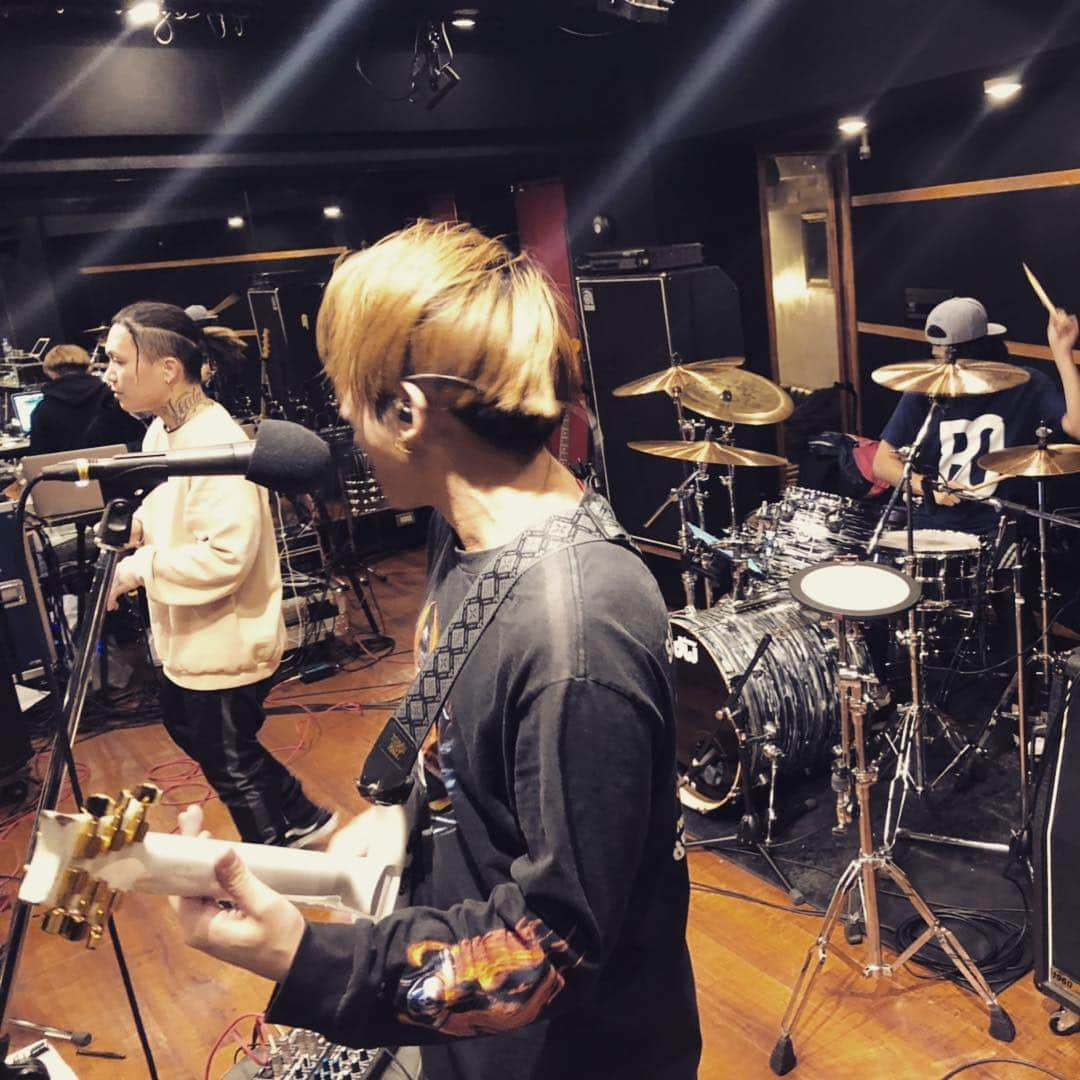 TEEDAさんのインスタグラム写真 - (TEEDAInstagram)「We’re ready for “CHOP KICK TURN TOUR!!” We hope to see ya on Sunday at Nagoya!! いよいよ日曜日は名古屋アポロベイスでツアー初日！！ 緊張しいな俺がワクワクしてる。。。一緒に歌って笑って遊ぼうぜ！！ #backon #teeda #kenji03 #rock #hiphop #jhiphop #rockband #jrockband #rap #jrap #bringthenoise #tokyo #adachi #tattoo #punk #mixture  #lyricist #trackmaker #composer #songwriter #tstar #avex #avexmanagement #anime #anison #animethemesong #tokyojapan #chopkickturn」3月14日 23時43分 - teeda_bo