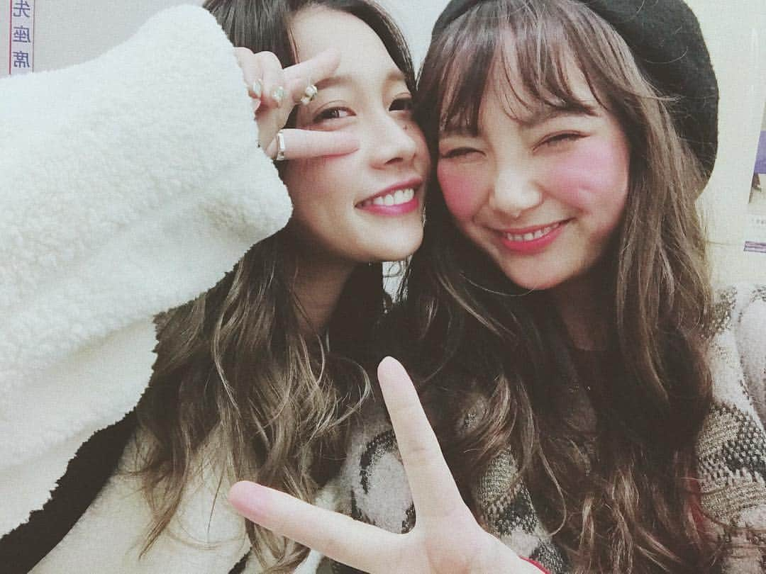 馬詰まほさんのインスタグラム写真 - (馬詰まほInstagram)「my sis🖤 . 久々に昨日は楽しい夜でした🥰 #family #happygirl」3月14日 23時43分 - mahorin.1993