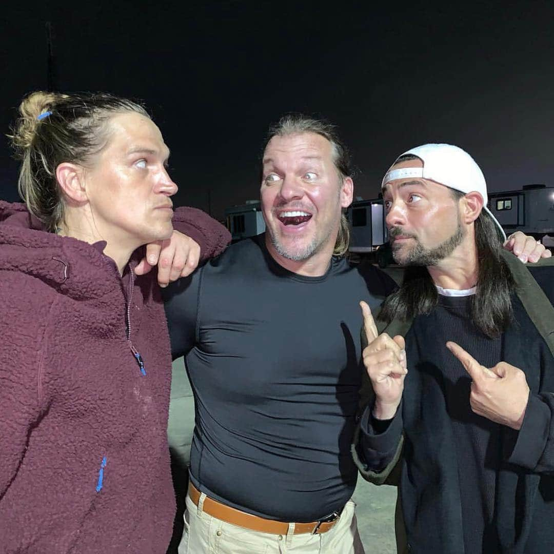 ケヴィン・スミスさんのインスタグラム写真 - (ケヴィン・スミスInstagram)「I was there when #y2jayandsilentbob happened! @chrisjerichofozzy joined #jayandsilentbobreboot last week in a scene stolen from some of the 80’s road movies I grew up watching! This was the first time @jaymewes shared screen time with #rawisjericho but it’s the second time I’ve worked with the #fozzy frontman (the first being on the forthcoming horror anthology #killroywashere). And both times, this super sweet Canadian kid has been cast waaaaay against type. If I ever get to make another movie after this one, I told Chris he’s gonna be a good guy (maybe we’ll finally do that Canadian James Bond comedy we talked about on the podcast that one time). After today, we only have 8 shooting days left on @jayandsilentbob Reboot, which is basically the entire third act. I’ve got 40 minutes of the movie already edited and I’ll cut more this weekend. Thanks to @dpronlevy, the movie is way better than I even wanted it to be (Reboot is easily one of my best looking movies to date). And starting at noon, it’s all cameos all the time from here on out, as fresh famous faces join us every day until we wrap! #KevinSmith #chrisjericho #jasonmewes #jaymewes #roadmovie #sabanfilms #neworleans」3月14日 23時43分 - thatkevinsmith