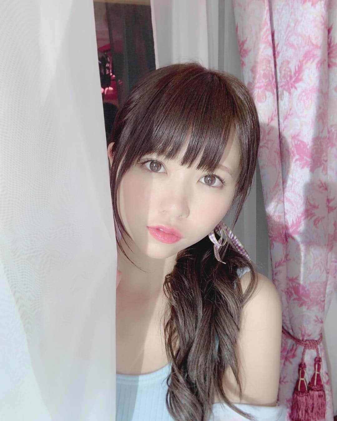 のインスタグラム：「撮影でした🌙 今週末は関コレに出演します。 よろしくお願いします☺︎ ・ そういえば雑誌『LARME vol.38』に掲載頂いてます。 すでにチェックしてくれてる方もたくさんいて嬉しいです！ ありがとうございます◎ ・ そして発売中の雑誌『MARQUEE vol.131』から 連載 『藍色アステリズム ・佐藤芽衣のなにいろアステリズム』をスタートさせて頂きました！ ・ ぜひ毎号チェック頂けると嬉しいです◎ よろしくお願いします🙇‍♂️💙 ・ ・ #larme #marquee #shooting #offshoot」