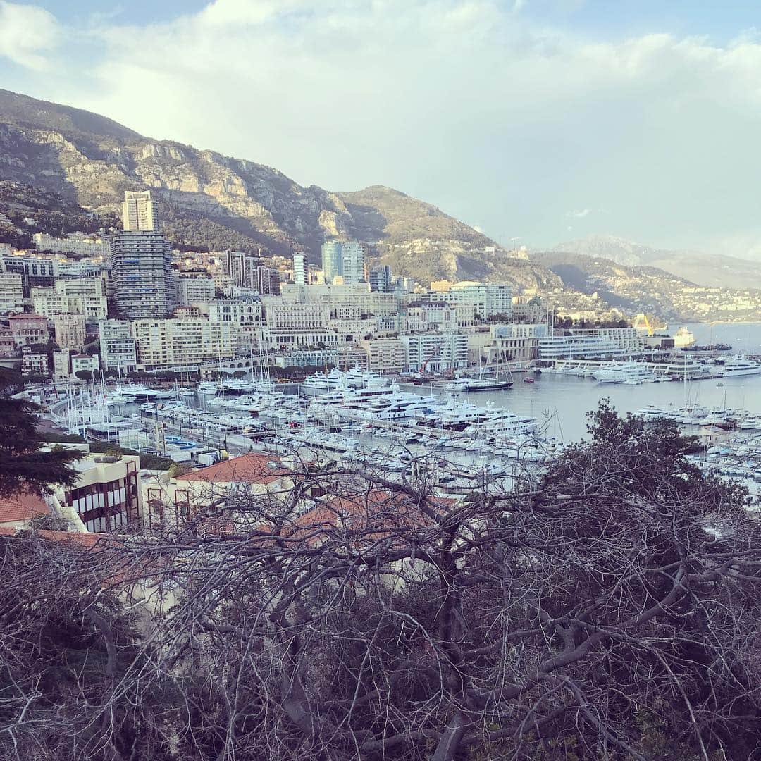 レイ・アレンのインスタグラム：「Yesterday @thewerth and I drove from Turin to Monaco in the classy and all powerful #MaseratiGranCabrio. She purred the whole way. Thank you @maserati! If you get a chance you gotta check out Monaco! #frenchriviera #fairmont #fairmonthairpinbend #maserati #francia #italia #hoteldeparis #montecarlo」