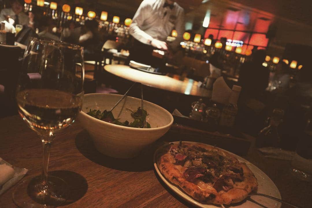RENA さんのインスタグラム写真 - (RENA Instagram)「fumikaと六本木ナイトアウト🖤 ． ． ． ． #roppongihills #tokyo #dinner #celebrity #favorite #restaurant #sparkling #fancy #六本木 #密会 #女子会 #女子力 #妹 #都会を楽しむ夜」3月14日 23時55分 - rena_flare