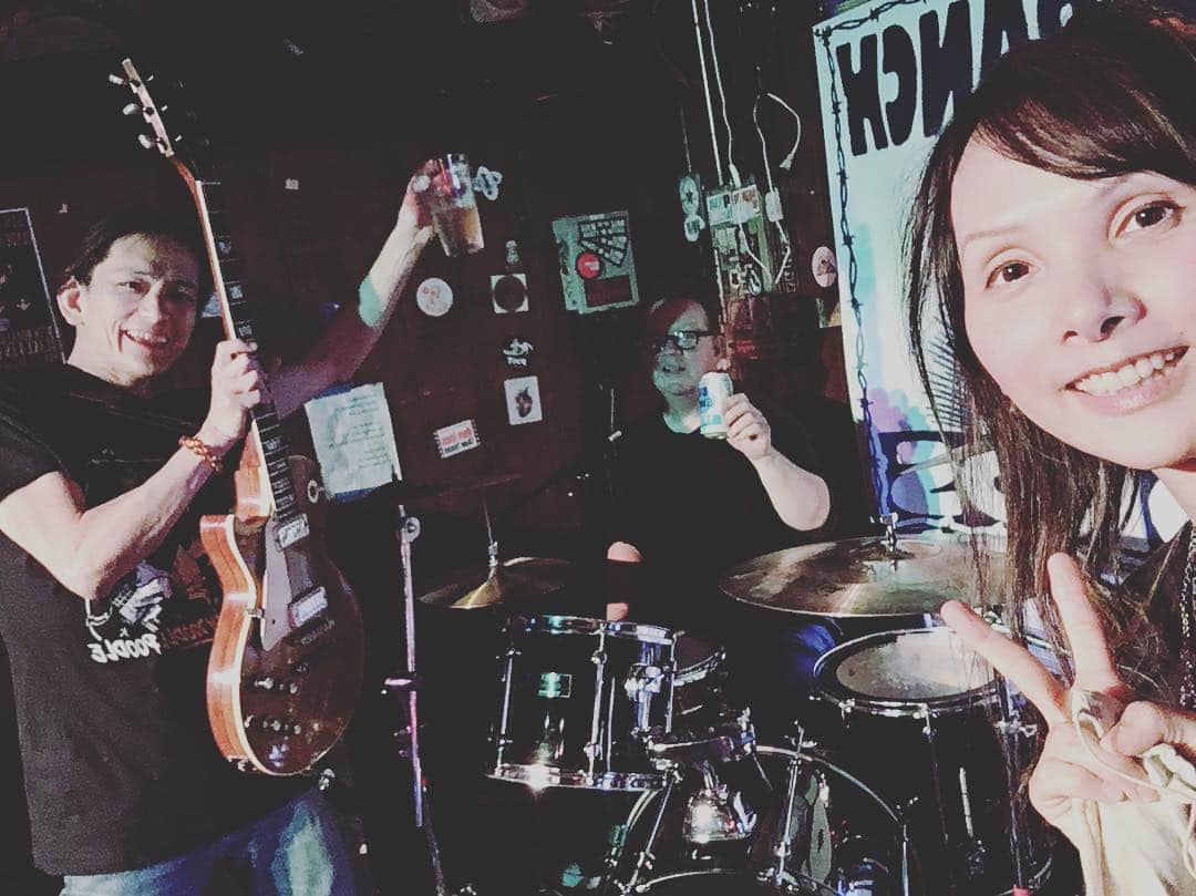 PINKY DOODLE POODLEさんのインスタグラム写真 - (PINKY DOODLE POODLEInstagram)「Thank you so much, Five Eight, Chicken Ranch Records, Hole in the Wall, SXSW, Austin and everyone!  We have one more show at Scholz Garten on Saturday 16th at 2pm!!! . . #pinkydoodlepoodle  #pdp  #ustour2019  #sxsw2019 #highenergyrocknroll  #livemusic #rockmusic #rock #rockband  #japanese  #tour #ustour #livetour  #tourlife #musicianlife #musician #gibsonguitars #gibsonbass #gibson #eb3 #lespaul #marshallamps #vintage #femalebassist #femalevocalist #アメリカ #海外旅行 #音楽」3月15日 0時00分 - pinkydoodlepoodle