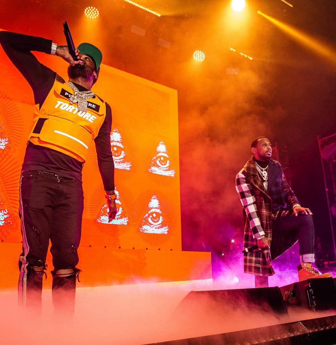 のインスタグラム：「you know the vibes.... @meekmill [shot by @directorgerardvictor]  #TheMotivationTour #NYC」
