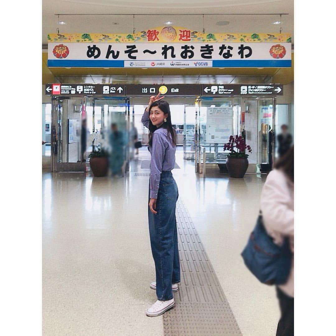 熊井友理奈さんのインスタグラム写真 - (熊井友理奈Instagram)「_  一足お先に沖縄上陸🐠☀️ _  #めんそーれ  #沖縄 #okinawa #くまぁず #ファンクラブツアー #明日からスタート #意外と涼しい沖縄 #夜はまだちょっと寒いね  @uniqlo × @jw_anderson  コラボのシャツ早速着た🕺」3月15日 0時02分 - kumai_yurina