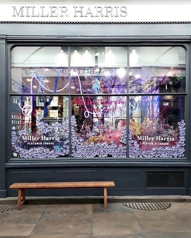 のインスタグラム：「Our Covent Garden store is covered in pretty paper violets, scented with our new fragrance, Violet Ida. 📸 by @lilyana_london」