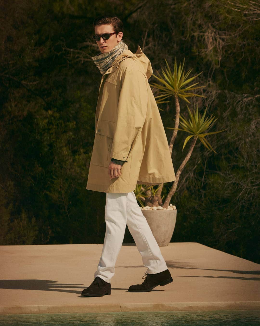 ギーブス&ホークスのインスタグラム：「There in spirit | Get into summer with Gieves & Hawkes' new season collection, including this cape style coat - exclusively available at No.1 Savile Row  #gievesandhawkes #ageofexploration#summerofstyle #menswear #ss19」