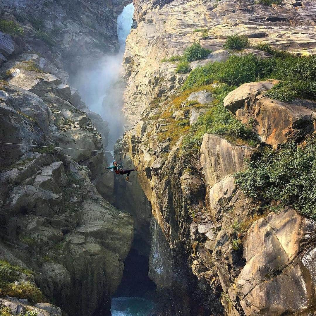 Explore Canadaさんのインスタグラム写真 - (Explore CanadaInstagram)「New for Summer 2019 from @cmh_heli: the Zillmer Canyon Via Ferrata! If you’re looking for your next adventure hop on a 🚁 and head to the Cariboo Lodge. There you’ll explore some of the most rugged terrain in British Columbia. Climb next to pounding waterfalls, scale a rock wall, and traverse zip-lines on this one-of-a-kind experience before flying and exploring among some of the most impressive glaciers in the world. Are you in? #ExploreCanada 📷: @CMH_heli 📍: @carchicoa, @hellobc . Nouveauté de l’été 2019 de @cmh_heli : la via ferrata du canyon Zillmer! En quête d’une nouvelle aventure? Montez à bord d’un 🚁 et rendez-vous au Cariboo Lodge. De cette auberge, vous vivrez une expérience unique en explorant une région de la Colombie-Britannique au relief particulièrement accidenté. Grimpez à côté de chutes assourdissantes, escaladez une paroi rocheuse et glissez en tyrolienne, avant de vous envoler pour aller explorer certains des glaciers les plus impressionnants du monde. Êtes-vous partant? . #cmhheli #ExploreBC #viaferrata #zipline #hiking #CCCLives」3月15日 0時08分 - explorecanada