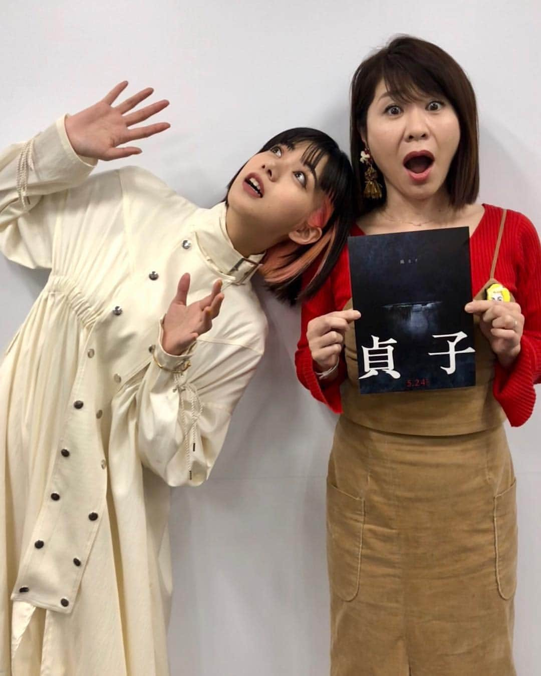 伊藤さとりさんのインスタグラム写真 - (伊藤さとりInstagram)「最新作「貞子」のマドンナは 池田エライザちゃんだよ！ 相変わらずの女優魂と チャーミングなキャラに 久しぶりに触れ 楽しかったインタビューだよ。 6月発売の雑誌「シネマスクエア」 私の連載ページだよ。  #貞子 #池田エライザ #カワイイ  #ジャパニーズホラー  #ホラー映画 #インタビュー  #雑誌 #連載 #伊藤さとり  #映画コメンテーター  #映画パーソナリティ  #対談 #シネマスクエア  #コラム #女優 #日本映画  #映画好きな人と繋がりたい  #movie #cinema #シネマ  #映画部 #映画鑑賞 #リング #映画評論」3月15日 0時18分 - ito_satori