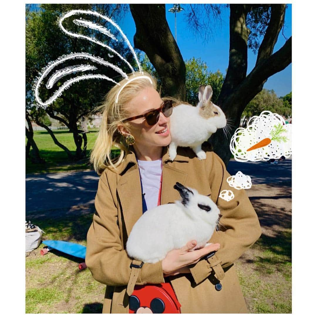 Burcu Esmersoyさんのインスタグラム写真 - (Burcu EsmersoyInstagram)「everyBunny needs someBunny sometimes..」3月15日 0時31分 - burcues