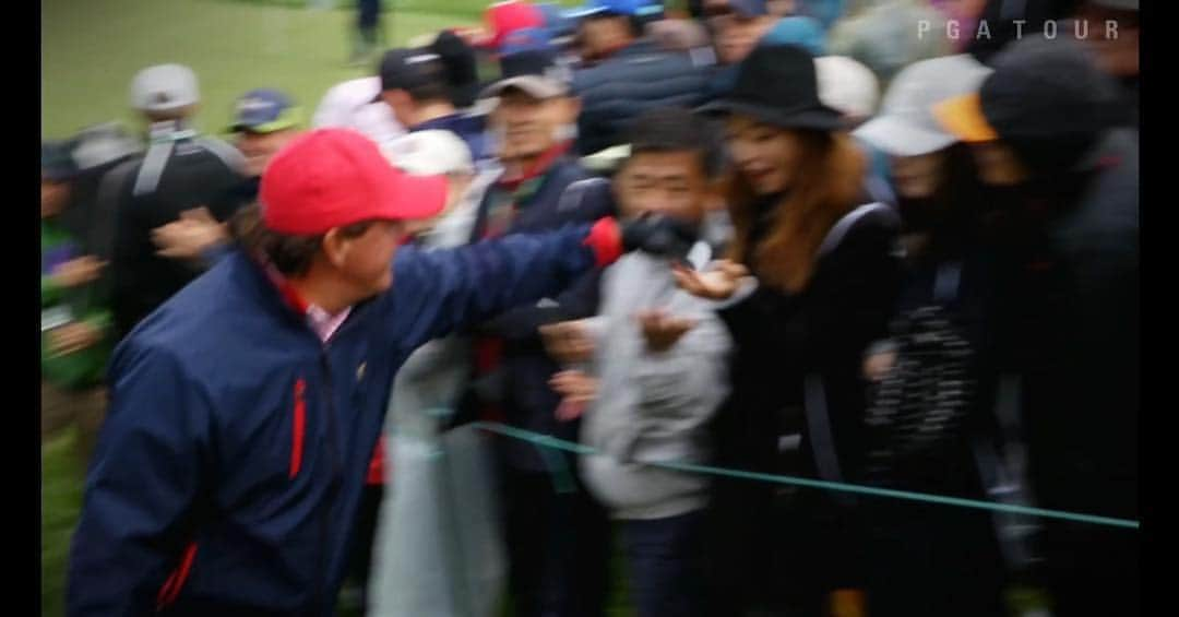 キム・ガヒョンさんのインスタグラム写真 - (キム・ガヒョンInstagram)「오늘부터하는 The players championship 보다가 갑자기 한국에서 프레지던트 컵 했을때  마지막 날 갤러리갔다가 필미켈슨 볼 받아서 입 찢어진날이 생각나네요 ㅋㅋㅋㅋㅋ #추억 #golf #golf #골프  #갑분필 #로리맥길로이 #화이팅」3月15日 0時32分 - kim.k.h.pro