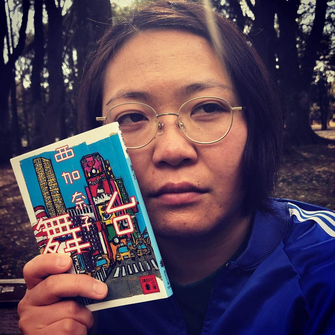 山田しょうこさんのインスタグラム写真 - (山田しょうこInstagram)「📚 『人間失格』の主人公 葉蔵のことを 自分だ！といまだに重ねてしまう葉太29歳 自意識過剰すぎる、 と一言では片付けられない。 ありのままでいよう、としてる自分がすでに演じてるかもしれないけど、 そんな自分もまるっと愛せたら、 きっと世界も愛せるはず LOVE&PEACE💘💘 #西加奈子 #舞台  #読書  #止まらぬ読書欲  #自意識過剰  #演じることを恐れるな」3月15日 0時40分 - shokokrake0611