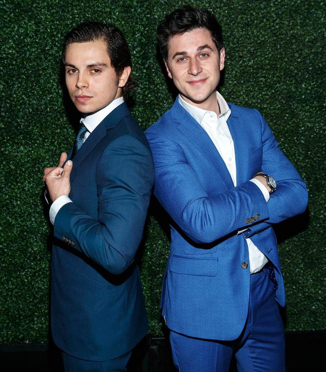 ジェイク・T・オースティンのインスタグラム：「Dapper with this dude @davidhenrie  And congrats on the new show @mrjerryoc (suiting: @indochino #indochino #indochinoSS19)」