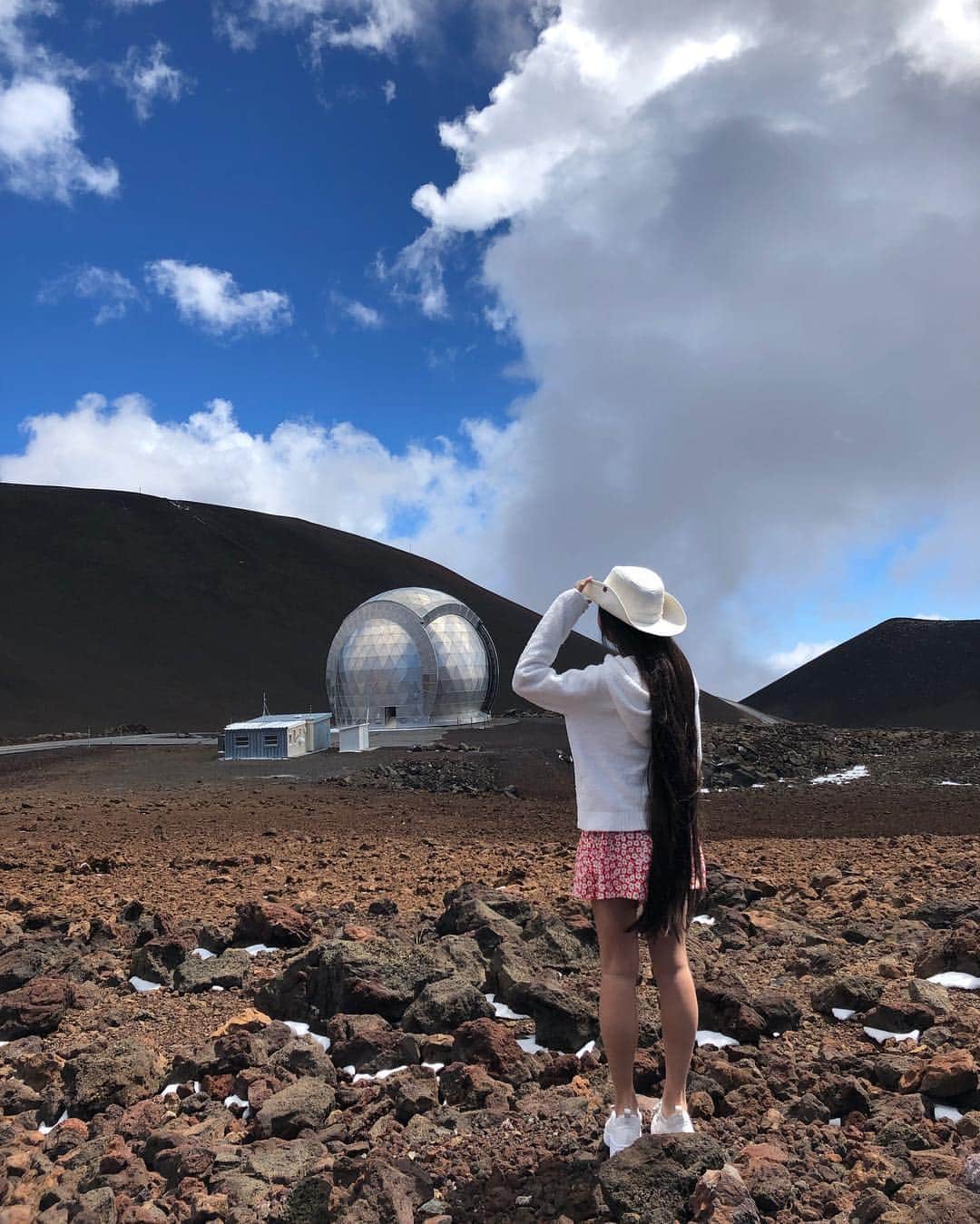Laraさんのインスタグラム写真 - (LaraInstagram)「. . Mauna Kea observatory complex✴︎ #Hawaii  #4200m . .  標高4200メートル マウナケア山の 天文台 .  ハワイなのに雪もあったよ。」3月15日 0時43分 - fa_la_lara