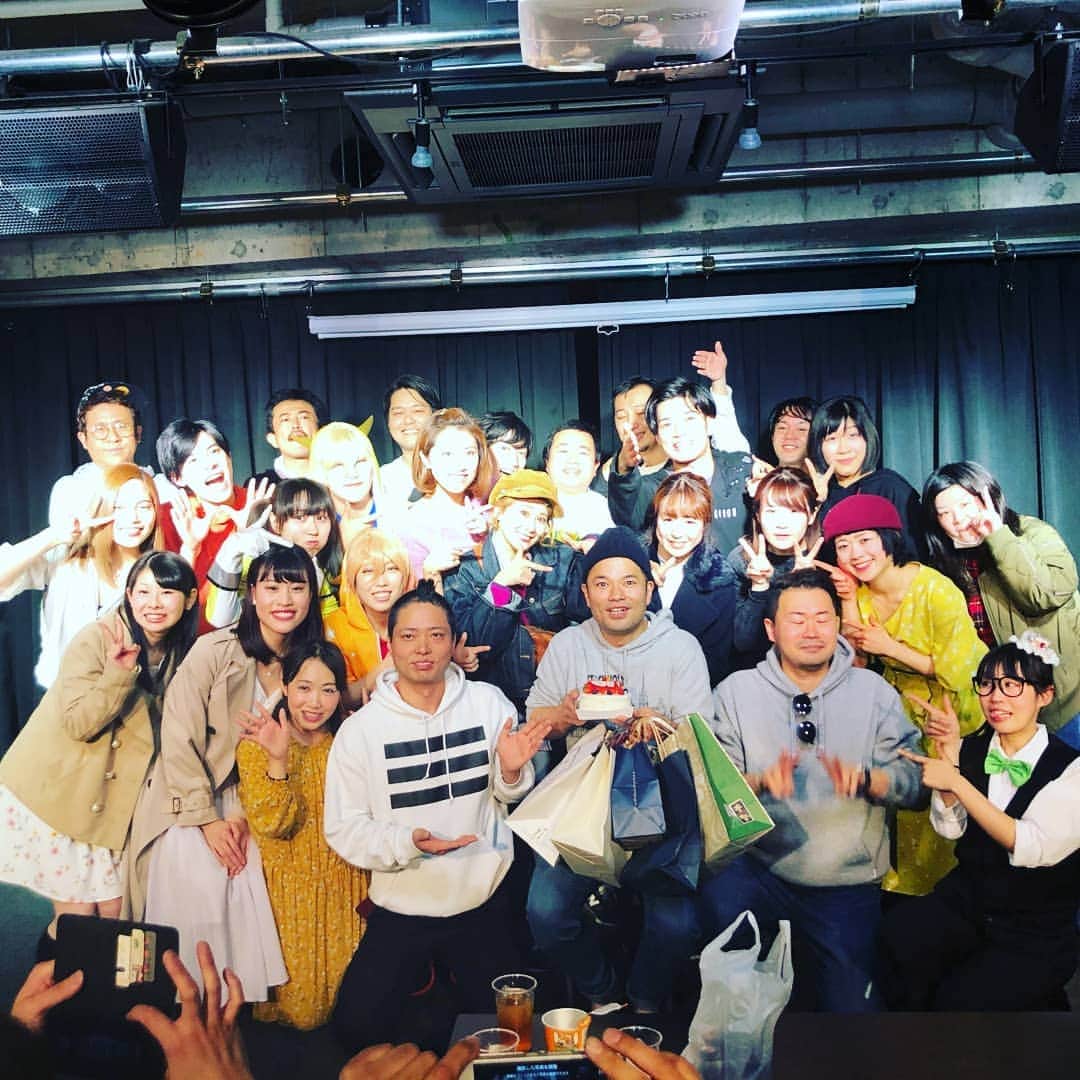横山裕之のインスタグラム：「大塚ドリームショー第8回公演 「GIFT」 終了しました。  今回は人生２回目の神様役をやらせて頂きました。  そして人生で初の誕生日フラッシュモブも体験しました。  素敵なメンバーに、素敵な制作、素敵な関係者、そして何より素敵なお客様。  僕の脚本、演出に付き合ってくれた演者の方々、そして観に来て下さった多くのお客様、本当にありがとうございました！  終わって思いました  本当のGIFTはお客様の笑い声や応援でしたね。  ドリームショー最高でした。  #大塚ドリームショー #GIFT #神様 #どら焼き #大塚ドリームシアター #フラッシュモブ #どこかで再演したいなぁ #次は5月 #If #よろしくお願いします」