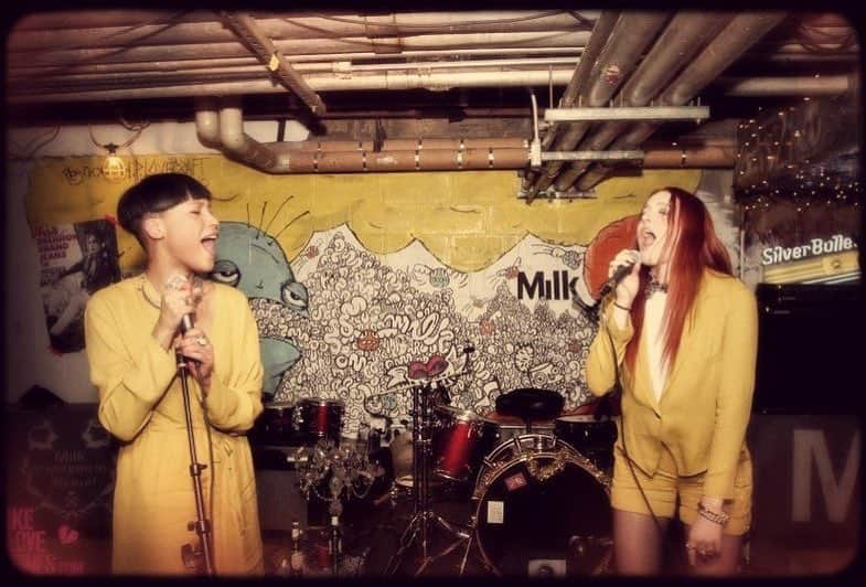 アイコナ・ポップさんのインスタグラム写真 - (アイコナ・ポップInstagram)「#Tbt Back in 2011, our first New York show at our second home @milk ❤️some things u never forget #family 📸 Julia Anjou」3月15日 1時16分 - iconapop