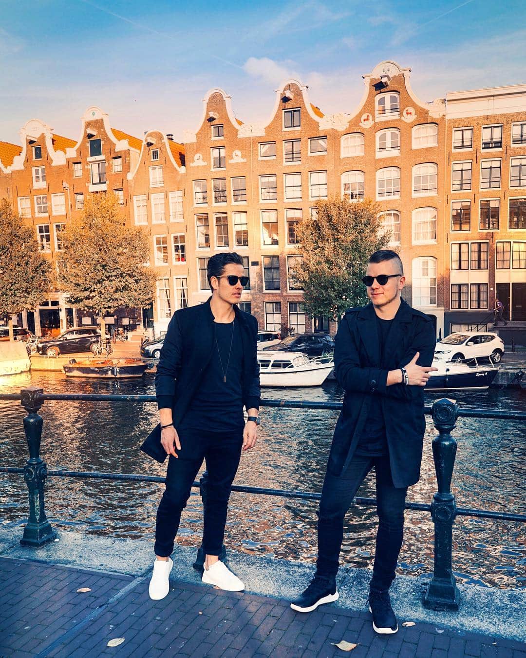 SICK INDIVIDUALSさんのインスタグラム写真 - (SICK INDIVIDUALSInstagram)「HOME ✌🏻... Getting ready for the next episode ! #amsterdam #comingforyou」3月15日 1時12分 - sickindividuals