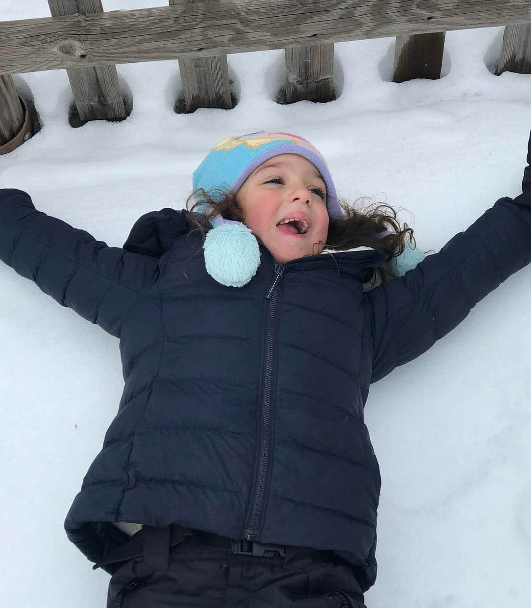 Vera Vielさんのインスタグラム写真 - (Vera VielInstagram)「Saudades dessas férias , quando as meninas viram a neve ❄️ pela primeira vez ❤️ #tbt ☃️⛄️❄️❄️」3月15日 1時14分 - veraviel