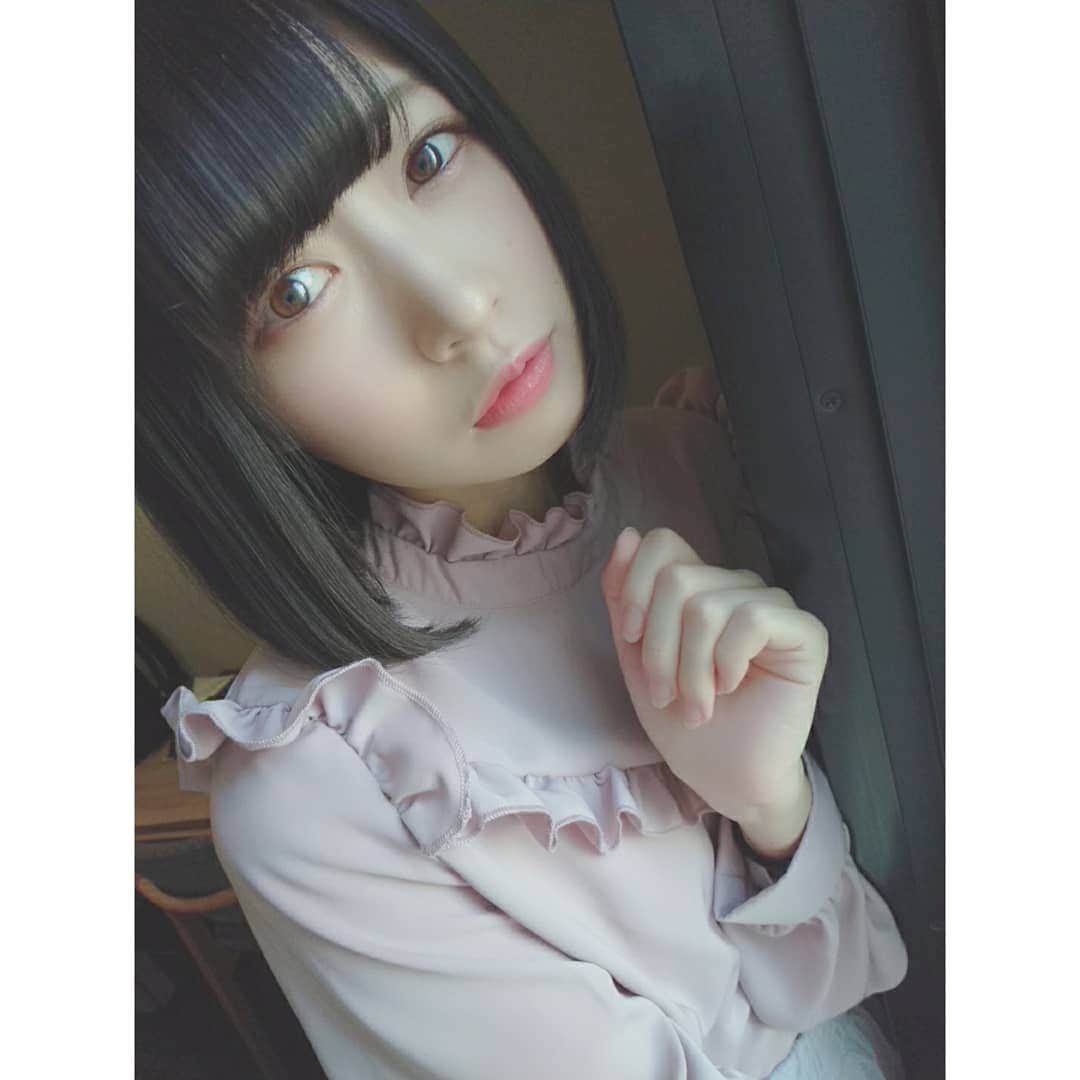 空野青空のインスタグラム：「ねる(:3_ヽ)_ スリープモード(:3_ヽ)_ スコー(:3_ヽ)_ . . ⭐願望⭐ ー 髪がミディアムくらいほしい！ ー 池袋のお洋服やさんいきたい！ ー バカンスしたい！ . . #寝る #おやすみ #ボブ #あおにゃん #あおべべ #博多 #ボブヘア #黒髪 #空野青空 #ショートボブ #前髪ぱっつん #裸眼」