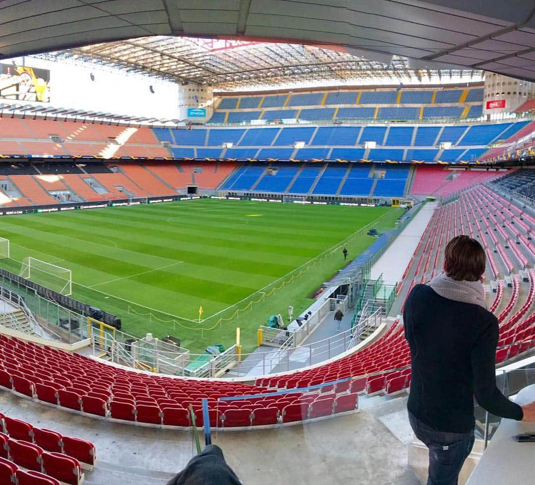 ローマン・ヴァイデンフェラーさんのインスタグラム写真 - (ローマン・ヴァイデンフェラーInstagram)「Mailand, Giuseppe Meazza Stadion, Inter vs Eintracht, was gibt es Schöneres? #intermailand #inter #nerazurri #eintrachtfrankfurt #eintracht #sge #intersge #mailand #milano #italien #italy #uefa @inter @eintrachtfrankfurt @europaleague」3月15日 1時23分 - romanweidenfeller