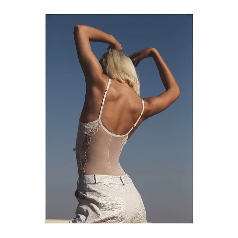 LA PERLAさんのインスタグラム写真 - (LA PERLAInstagram)「The La Perla Lapis Lace bodysuit. Crafted from the finest Leavers lace and trimmed with tulle ruffles. @mindlyjournal」3月15日 1時37分 - laperlalingerie