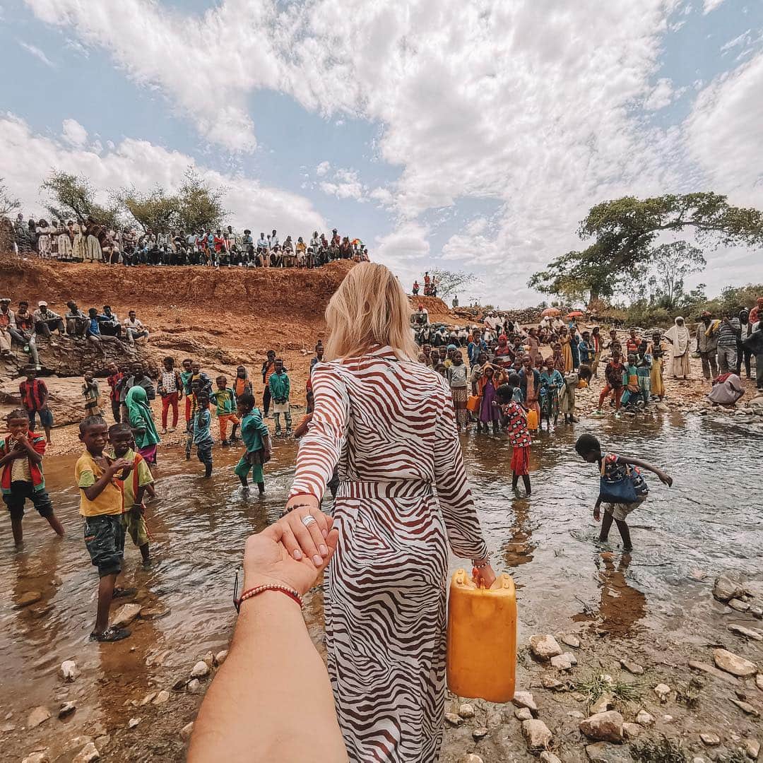 Murad Osmannのインスタグラム：「#followmeto @charitywater with @natalyosmann . We were big fans of @charitywater before coming to Ethiopia, but after the trip, where we saw what impact their work has on local communities we trust them 100%. Here we are at the site that doesn’t have an access to clean water yet. Women would walk 2-4 hours and wait in line with hundreds of other women at this pond. Even though the water looks clean it is highly contaminated with animal waste, worms, and diseases. They would repeat this route 3-4 times a day carrying these  25l Jerry cans. For those who follow our stories - you have seen us repeating their route and it is very very exhausting.  While Charity:water raises awareness and funds, their local partners drill through bedrock, protect springs and mobilise communities everyday. Their local partner in Ethiopia is REST (Relief Society of Tigray) and they have more than a thousand Ethiopian staff members. All of them are heroes. This village will have access to clean water next time REST and Charity:water come back - which should be within this year. I will tell you more about REST in the later posts. ❍❍❍❍❍❍❍❍❍❍❍❍❍❍❍❍❍❍❍❍❍❍ ☝️Please check out the video about @scottharrison in my bio and if it affects you the same way it affected us - then join us in achieving the goal to give access to clean water to people of Ethiopia. Link in bio☝️ ❍❍❍❍❍❍❍❍❍❍❍❍❍❍❍❍❍❍❍❍❍❍」
