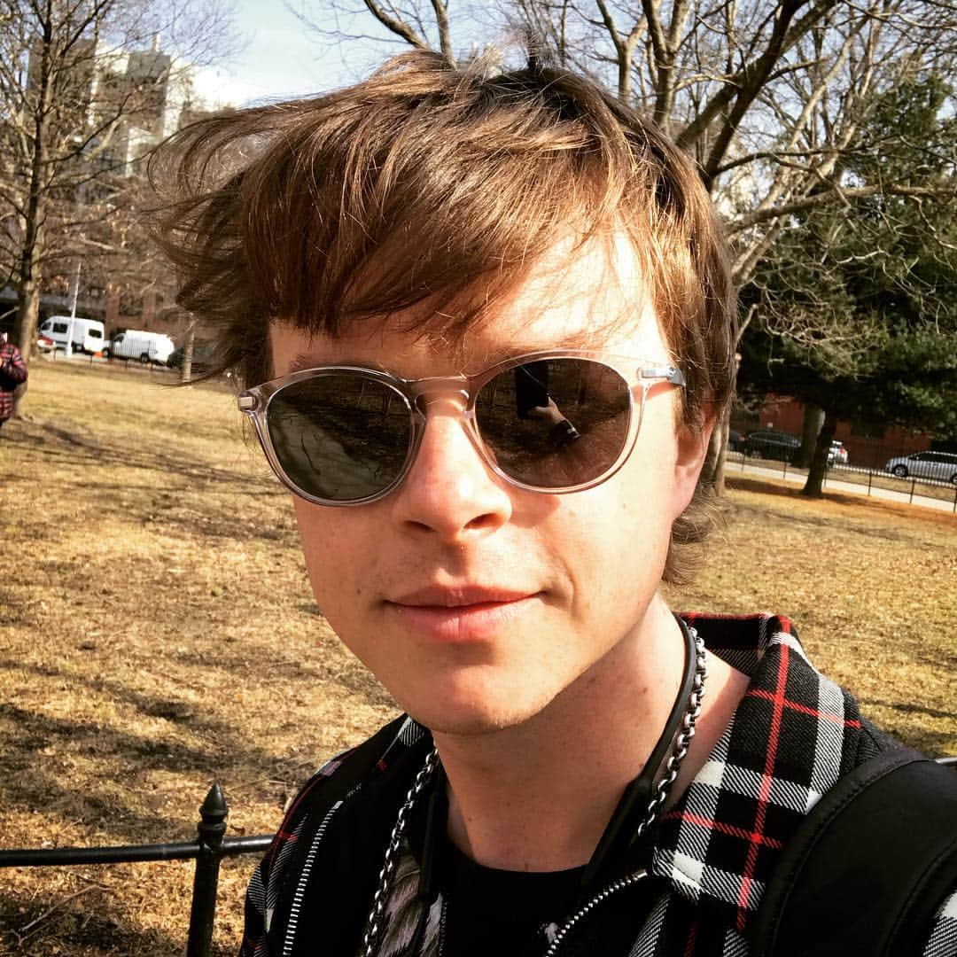 デイン・デハーンさんのインスタグラム写真 - (デイン・デハーンInstagram)「new hair who dis?」3月15日 1時44分 - danedehaan