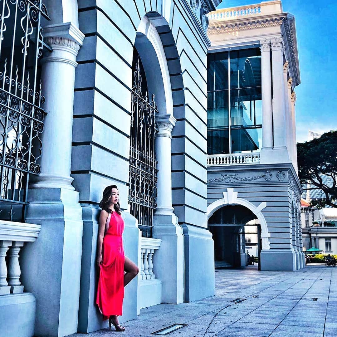 Nicole Chenのインスタグラム：「Behind the scene for today's shoot with 📸Photographer@thevisualpractice 🤗Make up @muachristabel 🤩Clothes #bcbgmaxazria @closetshare_sg  #photoshoot #makeup #clothes #singapore #travel #beautiful #instagrammers #instaphotoshoot #instaphotograpy #instaphoto📷 #womenclothing #fashionstyle #dj #djane #nicolechen #2019 #美 #luxury」
