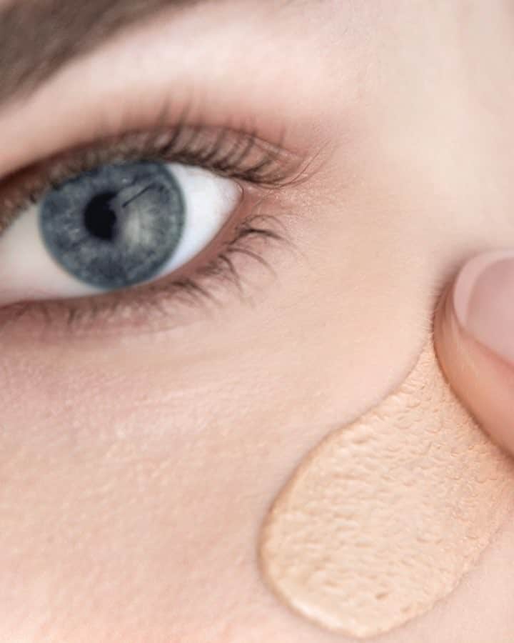 のインスタグラム：「Meet the newest member of the #EvenBetter family: #EvenBetter Refresh ✨ Hydrates and repairs with 24-hours of full-coverage wear.  Need help finding your shade? Visit your nearest Clinique for a free 10-day supply of your perfect-fit foundation.  #Clinique #beauty #makeup #parabenfree #fragrancefree #happyskin」