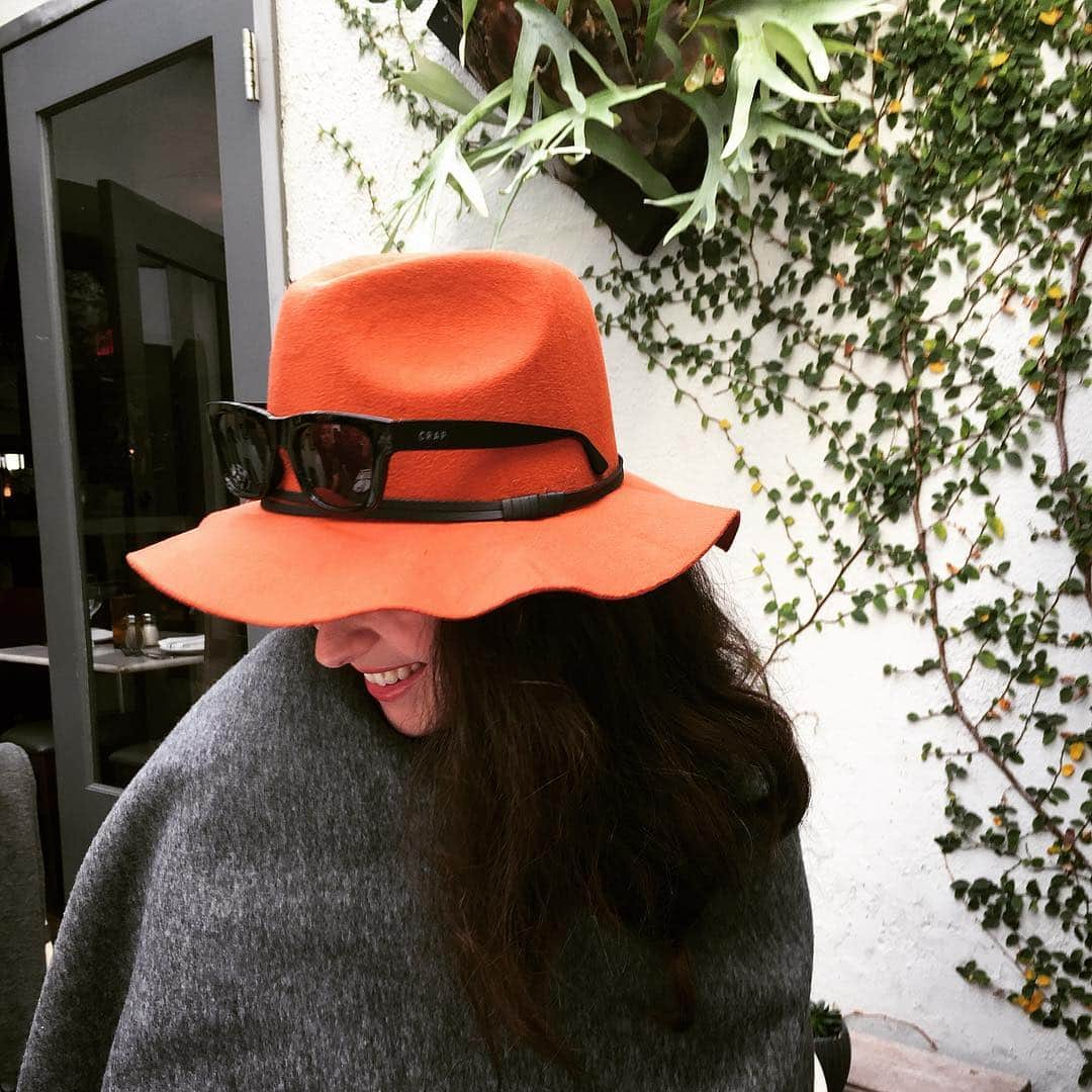 ヴァネッサ・マラーノさんのインスタグラム写真 - (ヴァネッサ・マラーノInstagram)「Stay happy and warm 🧡😁」3月15日 1時54分 - vanessamarano