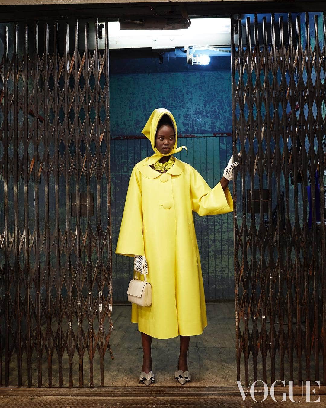 British Vogueさんのインスタグラム写真 - (British VogueInstagram)「With the onset of April showers, @MarcJacobs’s rubber headscarf and coat make for a profoundly practical investment. See the full story in the April issue of #BritishVogue, on newsstands now.  @AdutAkech photographed by @ArthurElgort and styled by @TheRealGraceCoddington, with hair by @JulienDys, make-up by @FrancelleDaly and set design by @MaryHoward_SetDesign.」3月15日 2時03分 - britishvogue