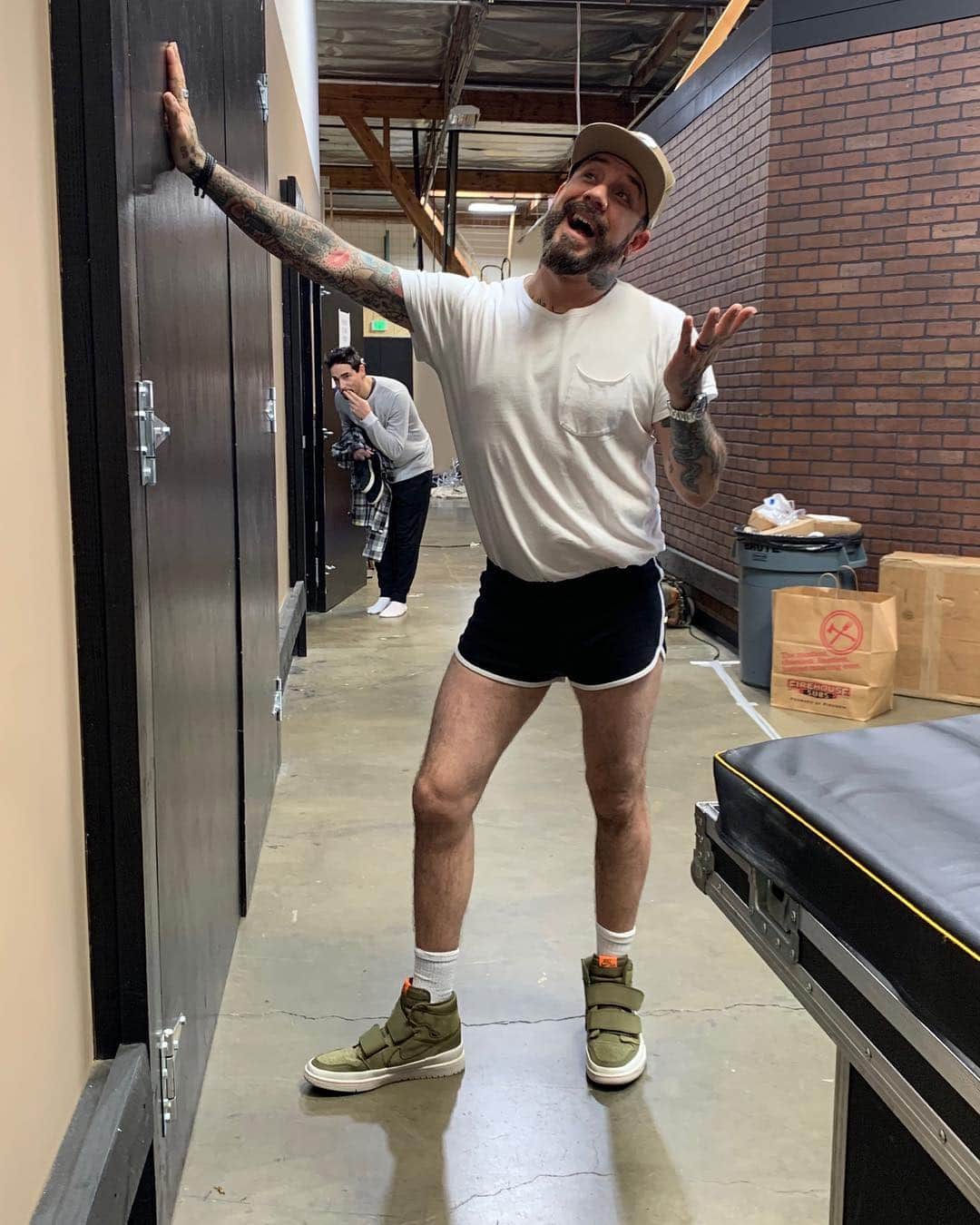 A.J.のインスタグラム：「My tour rehearsal wardrobe! Oh and who’s that I see checking me out? Lol. #dnaworldtour」