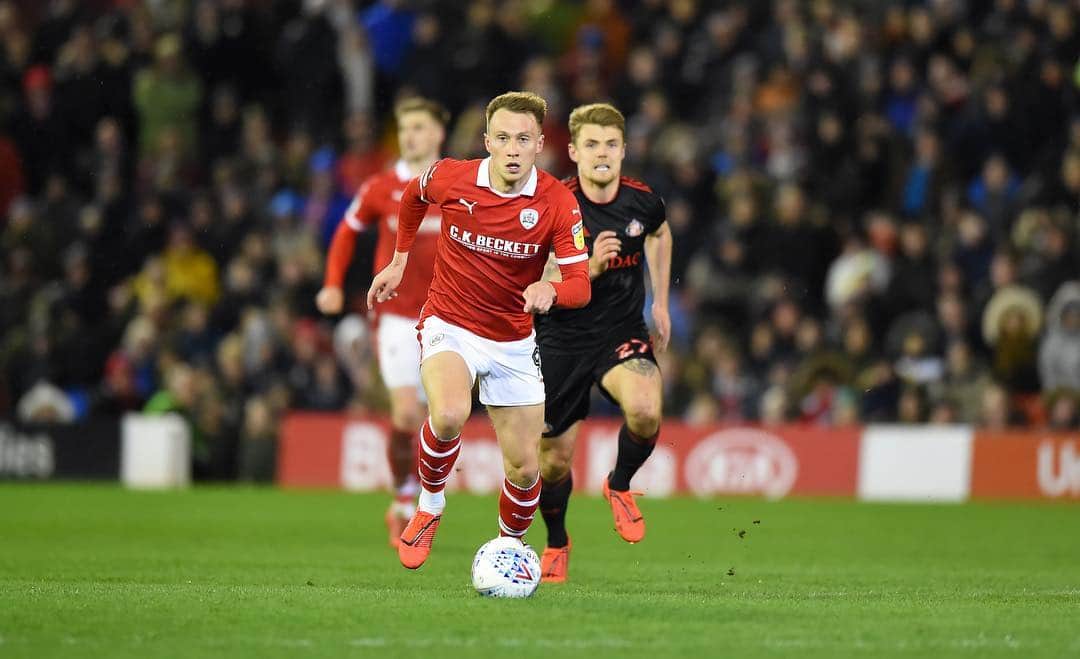 コーリー・ウッドローのインスタグラム：「Fantastic support on Tuesday night, looking forward to the Yorkshire derby tomorrow 🔴⚪️」